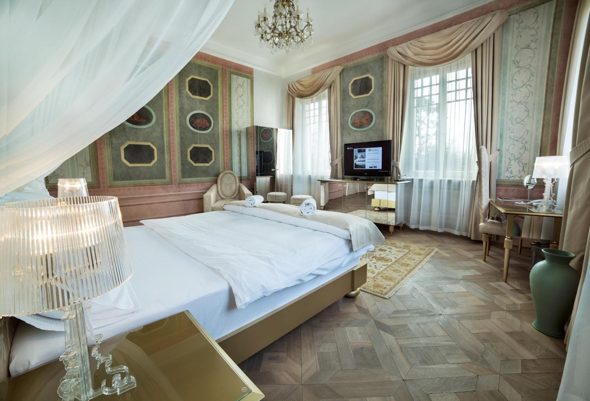 Art Hotel Kastiel Tomasov Экстерьер фото