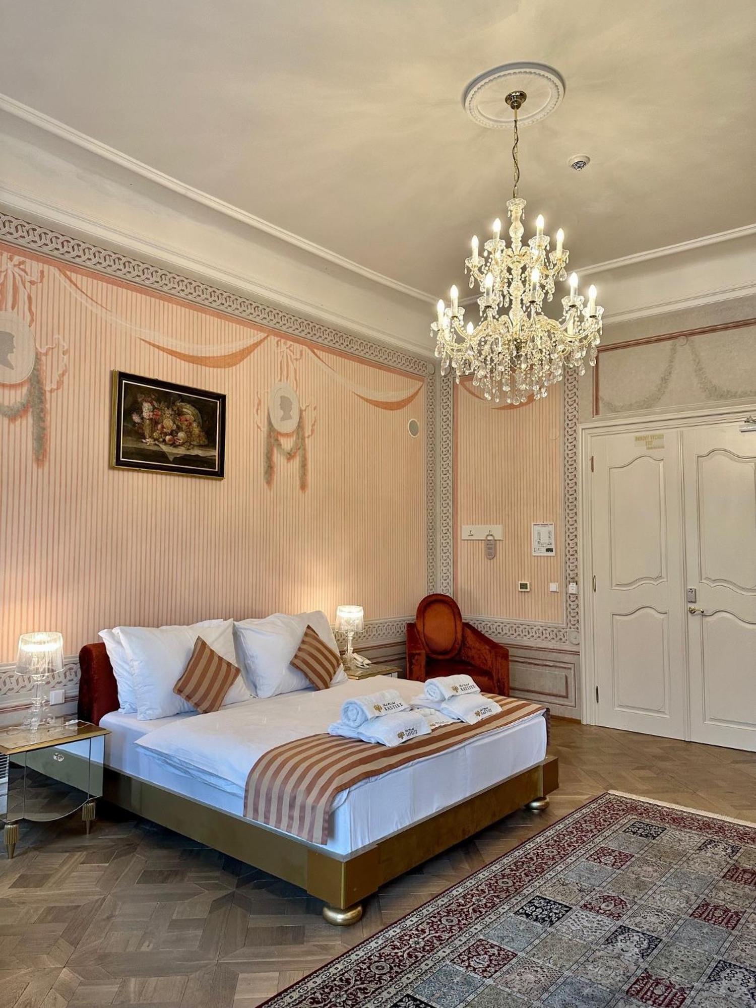 Art Hotel Kastiel Tomasov Экстерьер фото