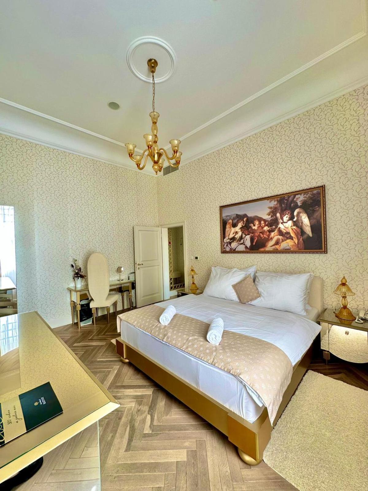 Art Hotel Kastiel Tomasov Экстерьер фото