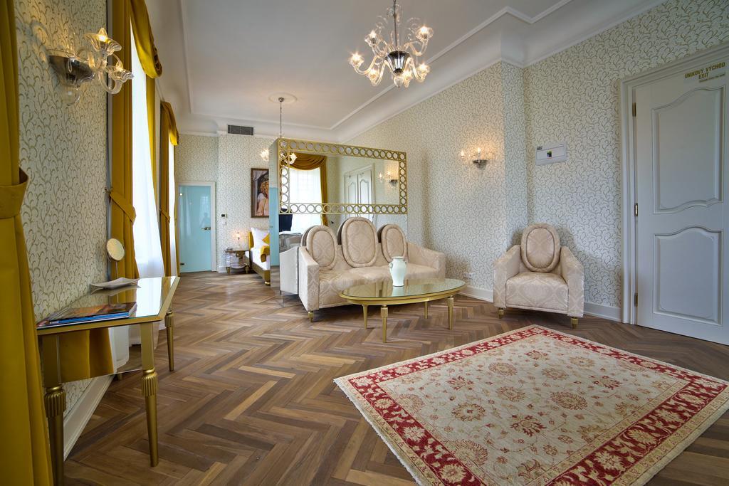 Art Hotel Kastiel Tomasov Экстерьер фото