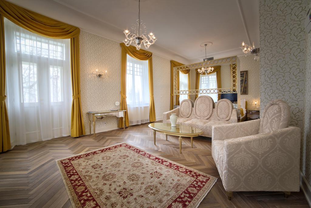 Art Hotel Kastiel Tomasov Экстерьер фото
